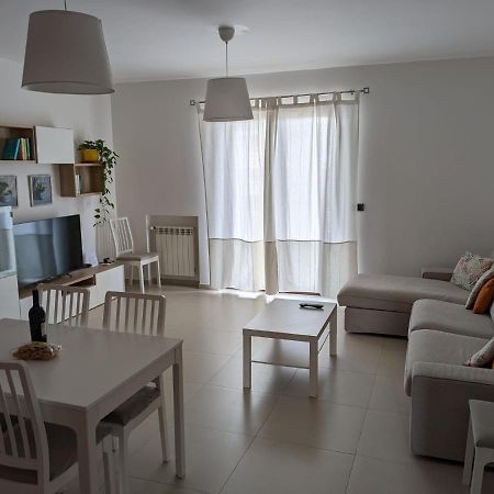 La Casa Dei Due Mari - Large Apartment With Parking Taranto Kültér fotó
