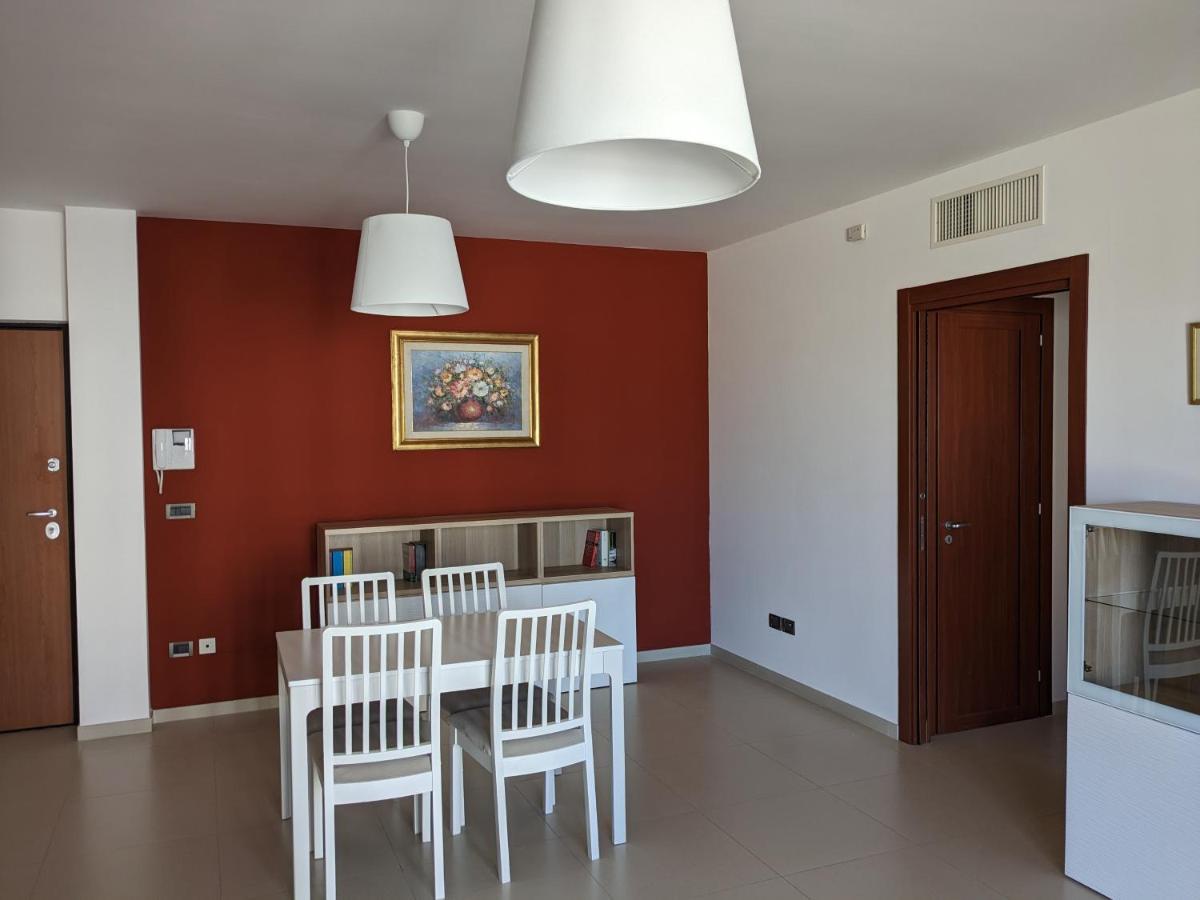 La Casa Dei Due Mari - Large Apartment With Parking Taranto Kültér fotó