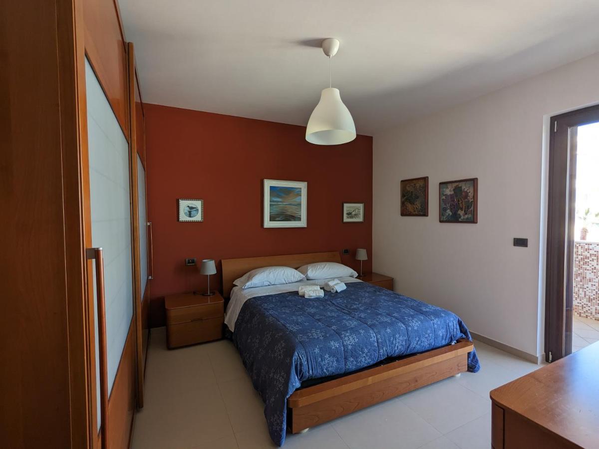La Casa Dei Due Mari - Large Apartment With Parking Taranto Kültér fotó