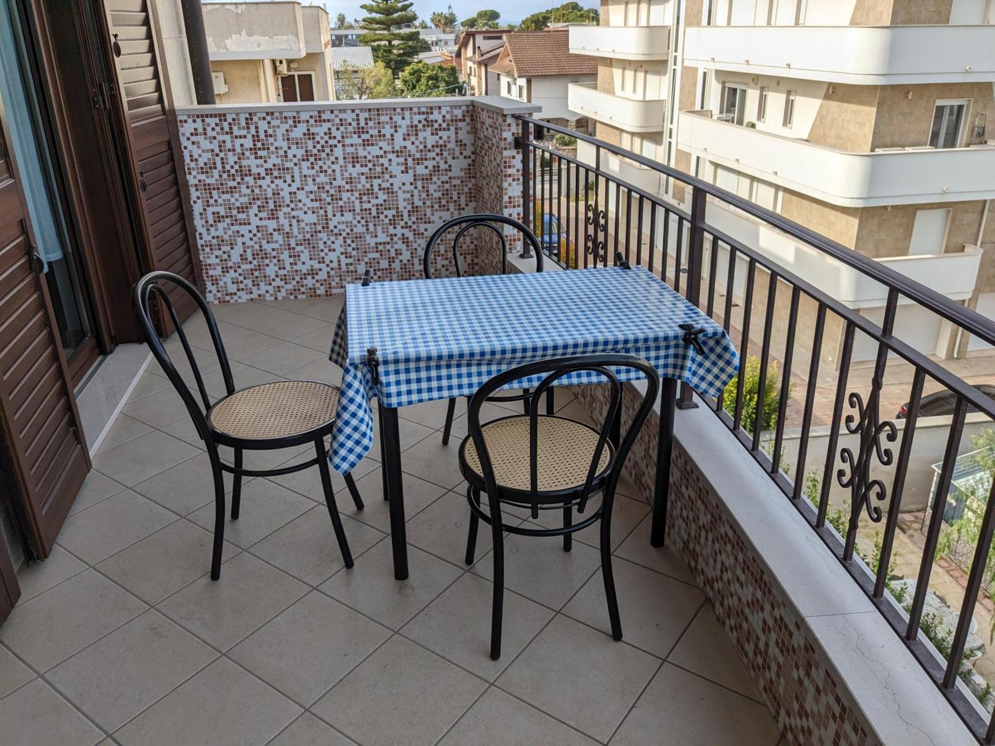 La Casa Dei Due Mari - Large Apartment With Parking Taranto Kültér fotó