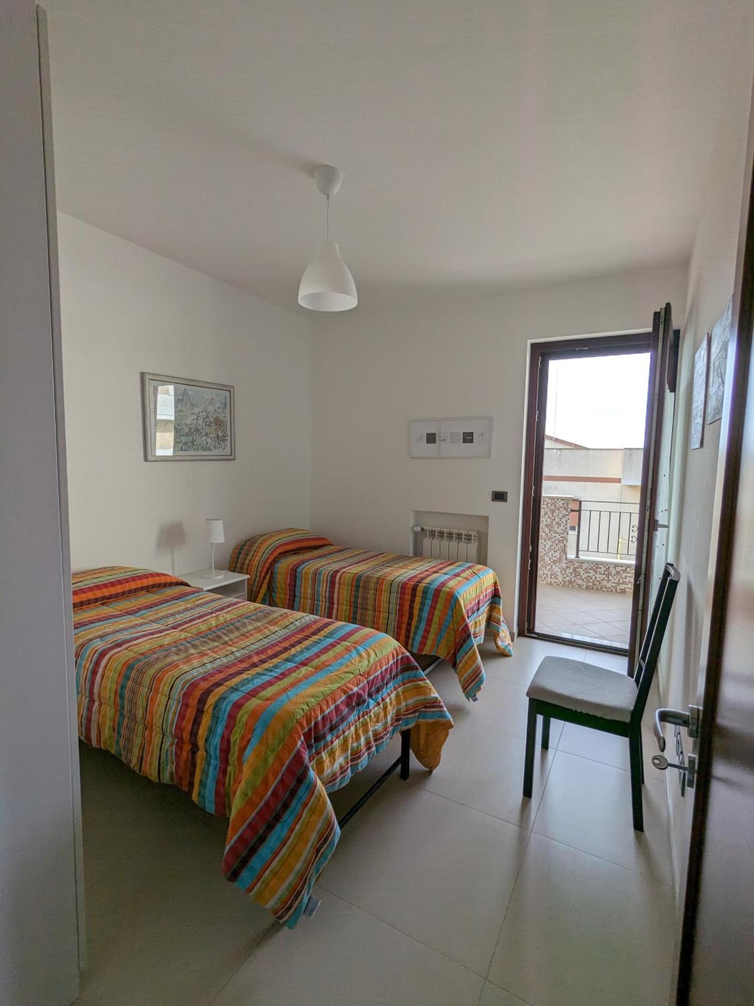 La Casa Dei Due Mari - Large Apartment With Parking Taranto Kültér fotó